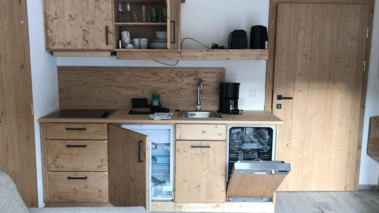 Birklstueberl Restaurant Und Appartement ゼーフェルト・イン・チロル エクステリア 写真