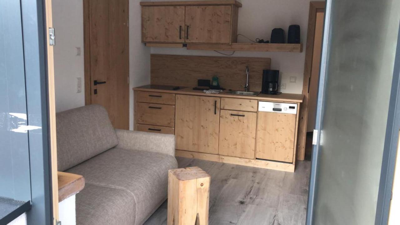 Birklstueberl Restaurant Und Appartement ゼーフェルト・イン・チロル エクステリア 写真