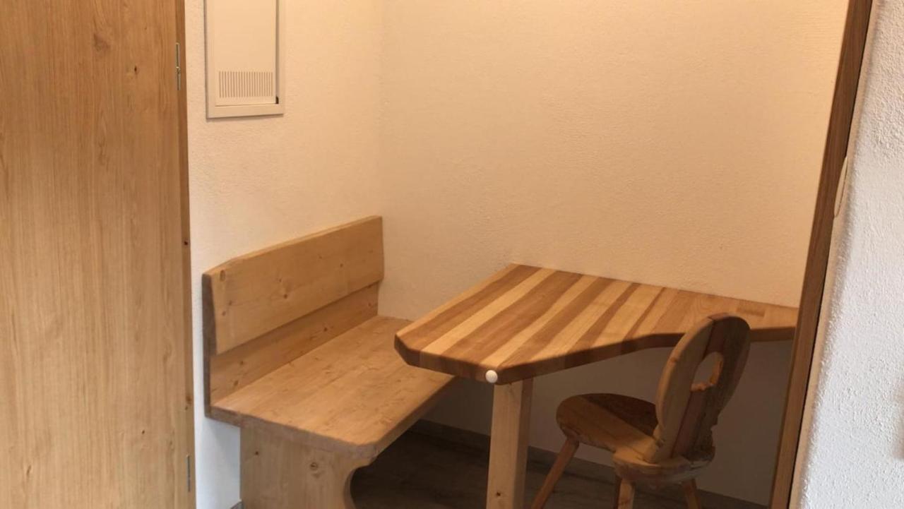 Birklstueberl Restaurant Und Appartement ゼーフェルト・イン・チロル エクステリア 写真